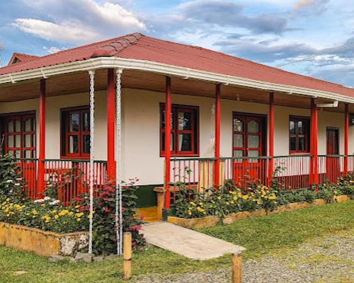 Casa Laureles Filandia rural lodging surrounded by green hills in Colombia’s Coffee Region.