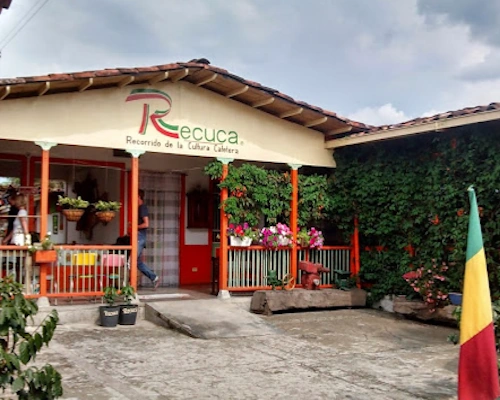 Recuca Calarcá Quindío coffee-tour experience with cultural performances, coffee fields, and rural landscapes in the Coffee Region of Colombia.